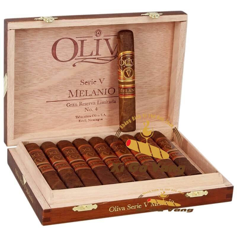Oliva Serie V Melanio sở hữu vẻ ngoài sang trọng và hương vị lịch lãm